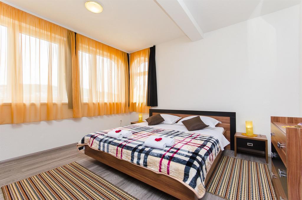 Apartments Branka Trogir Luaran gambar