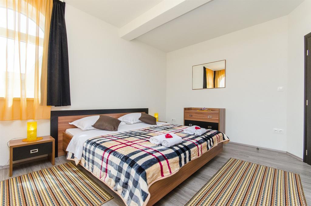 Apartments Branka Trogir Luaran gambar