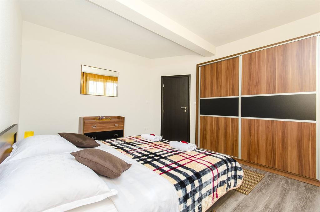 Apartments Branka Trogir Luaran gambar